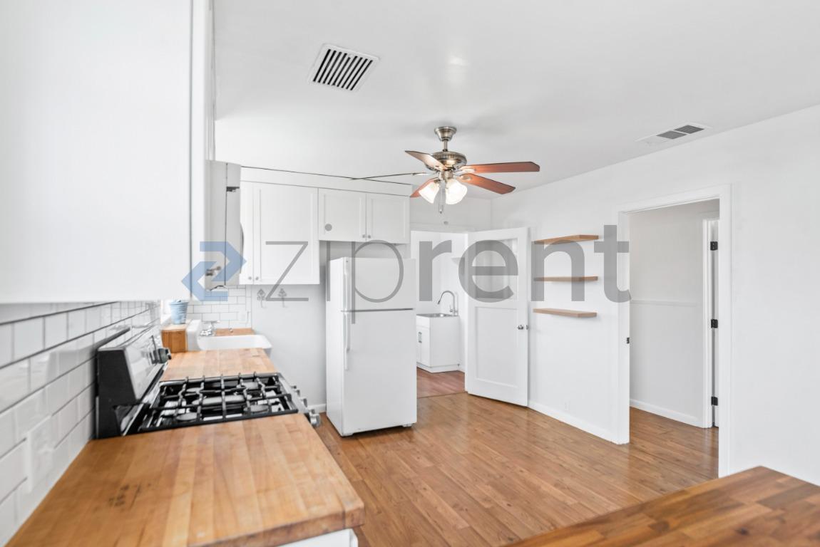 Building Photo - Unit