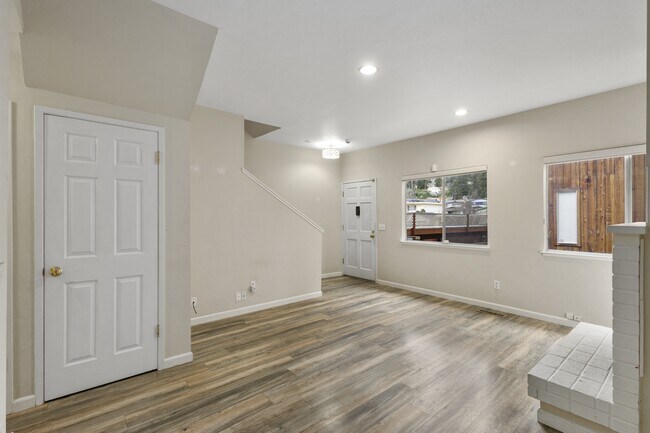 Building Photo - 3858 Maybelle Ave