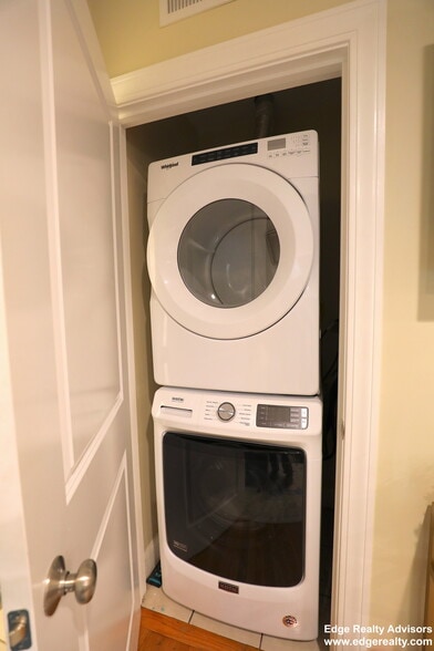 Building Photo - 55 Dunboy St