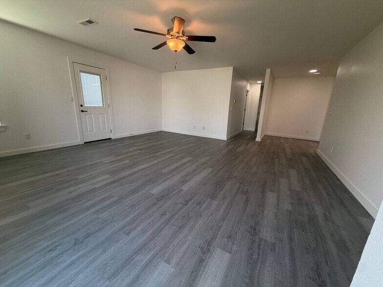 Building Photo - 4395 W Thrasher Dr