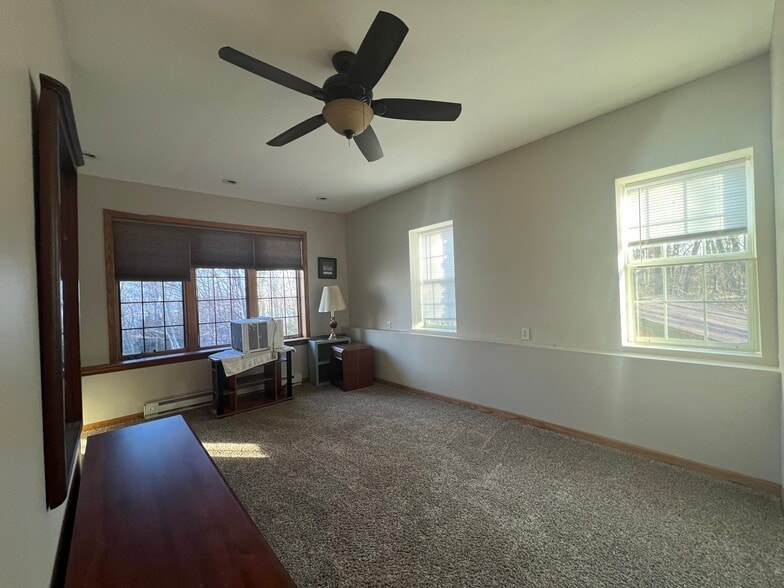 Building Photo - 4561 Island View Dr NE