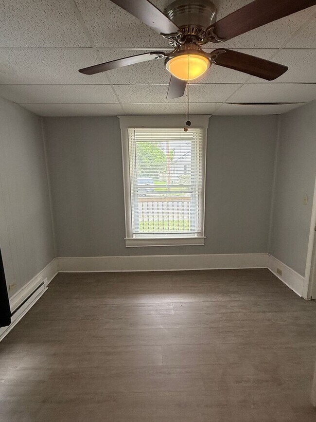Building Photo - Spacious 4 Bedroom, Cambridge Home with Large Yard, Office & Front Porch Near Downtown Waterfront!