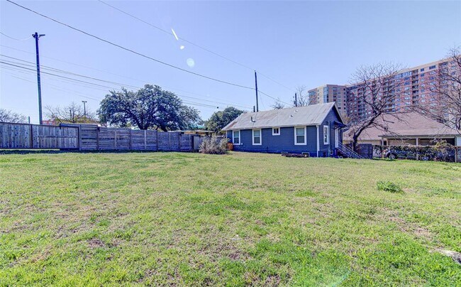 Building Photo - 912 Catalpa St