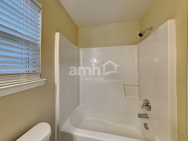 Building Photo - 409 Kirkland Dr