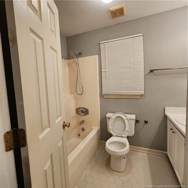 Building Photo - 4016 Bankside Dr