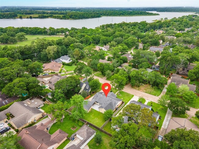 Building Photo - 4034 Shady Springs Dr