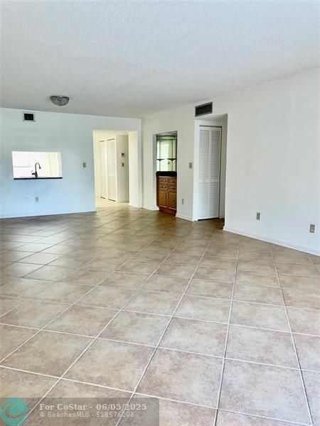 Building Photo - 16051 Blatt Blvd