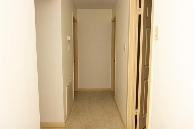 Building Photo - 9231 Kostelnik St