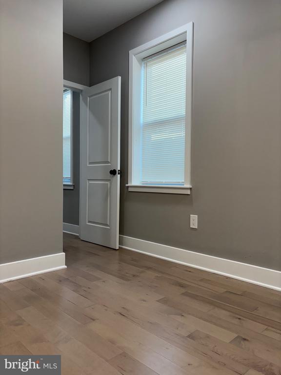 Building Photo - 2840 W Girard Ave