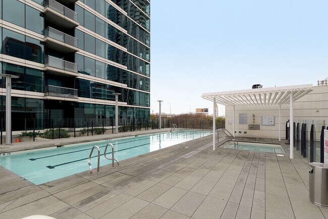 Building Photo - 425 1st St