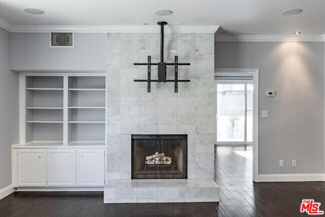 Building Photo - 818 6th St