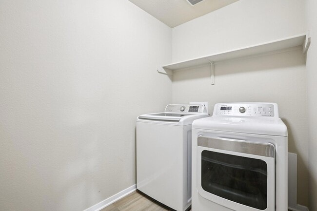 Building Photo - 13205 Henneman Dr