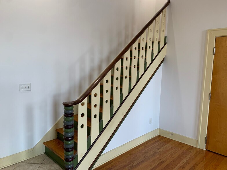 Building Photo - 515 N Main St