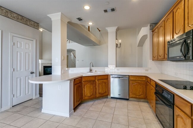 Building Photo - 511 Poplar Ln