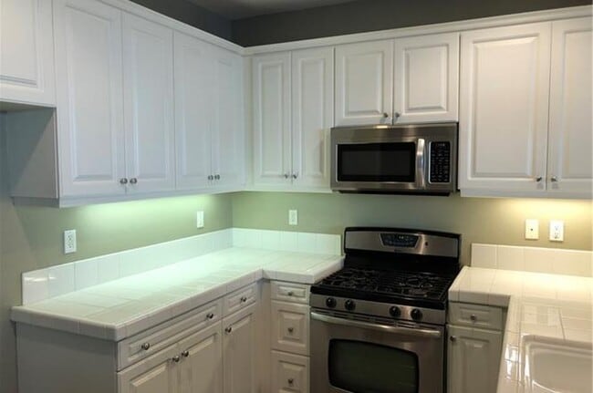 Kitchen - 24063 Avocado Ln