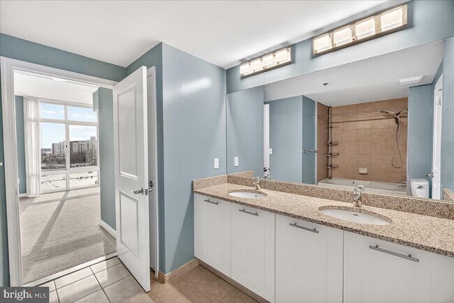 Building Photo - 5750 Bou Ave