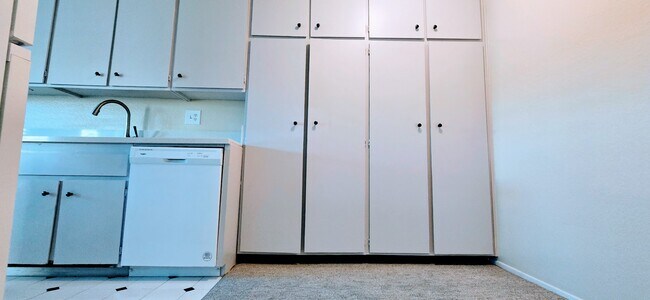 Building Photo - 277 Pleasant St