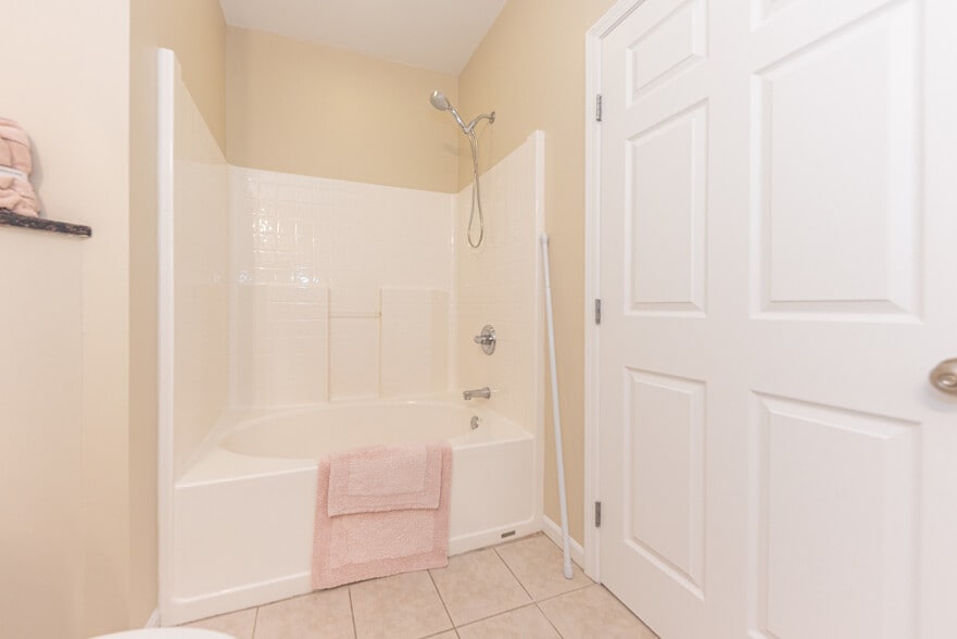 Building Photo - 301 Scio Village Ct