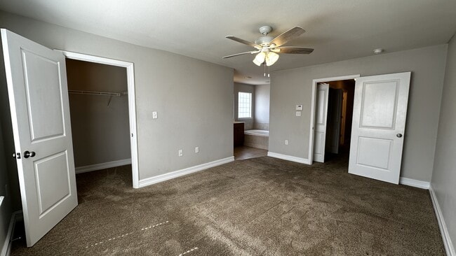 Building Photo - 1561 Crescent Hills Dr