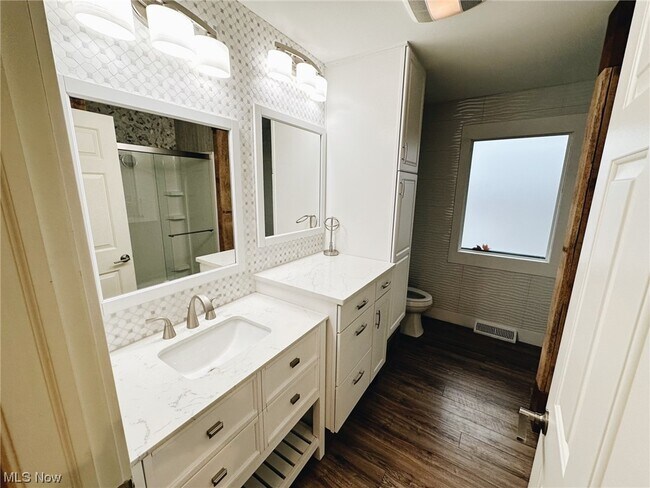 Building Photo - 7281 Meadowlawn Dr