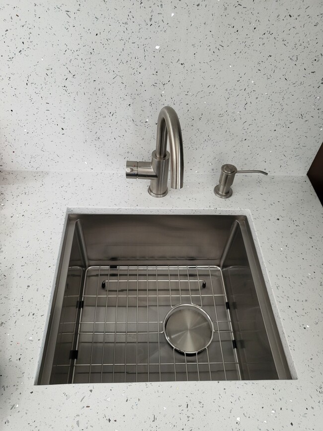 10" deep sink for more space and comfort - 2415 SW 64th Ave