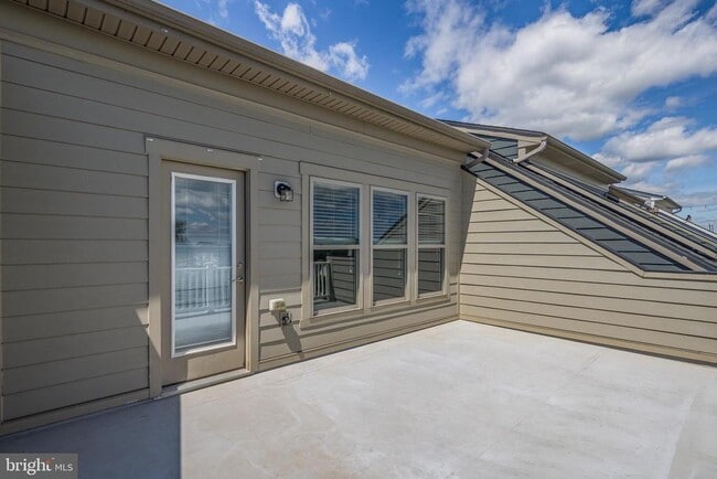 Building Photo - 1705 Cottonwood Grove Rd
