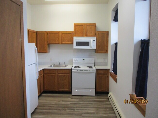 Primary Photo - 1337 Main St