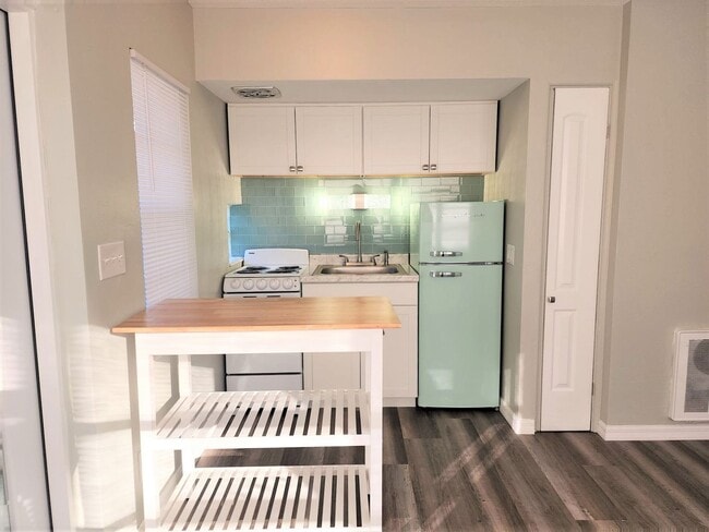 Building Photo - 5624 Gulfport Blvd S