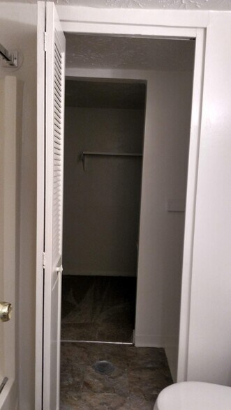 Laundry/Closet - 8045 Pippin Rd