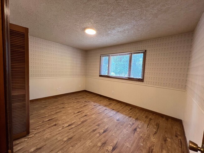 Building Photo - 5005 Eureka Way