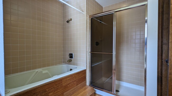 Building Photo - Beautiful 5 Bed, 3.25 Bath Broadmoor Home!