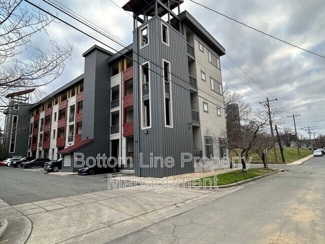 Primary Photo - 514 W 10th St