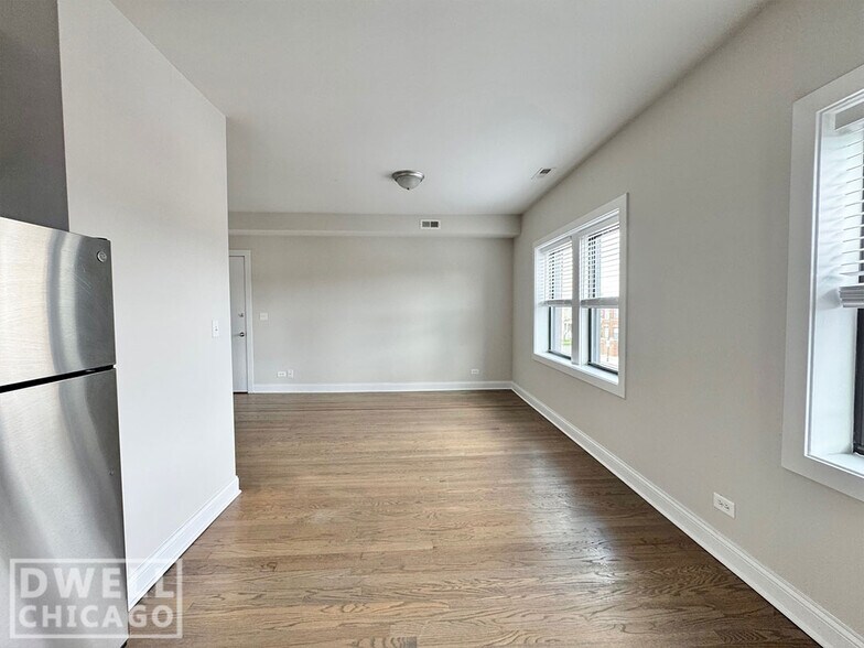 Building Photo - 3409 W Fullerton Ave