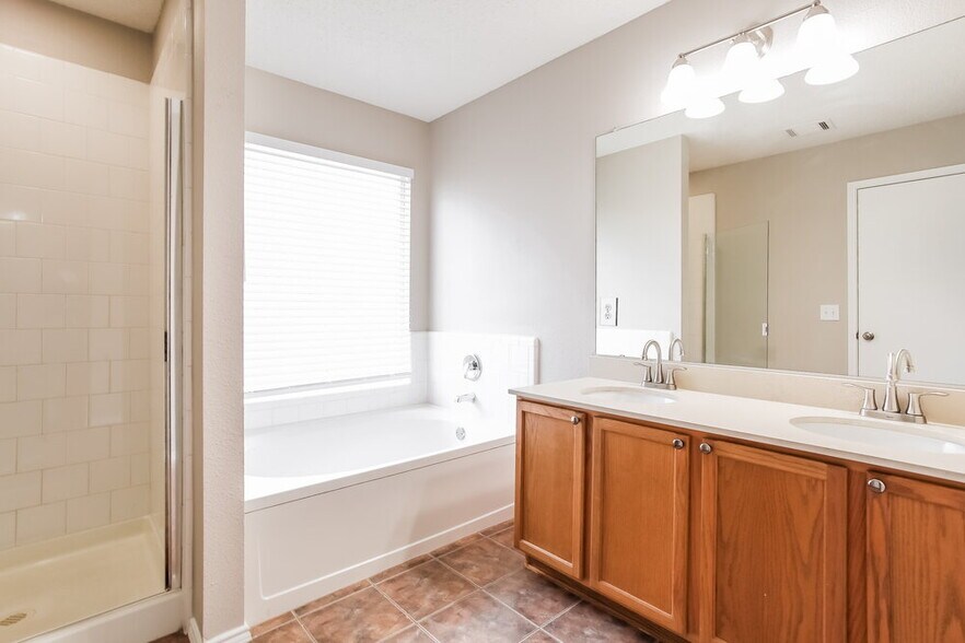Building Photo - 3316 Bentgate Ct