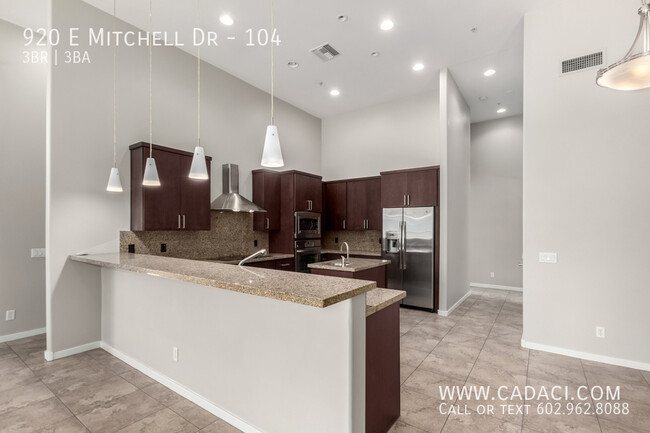 Building Photo - Mitchell Lofts 3 bed 2.5 bath Townhouse