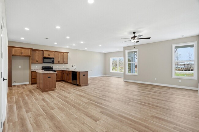 Building Photo - 1048 Stonehaven Dr
