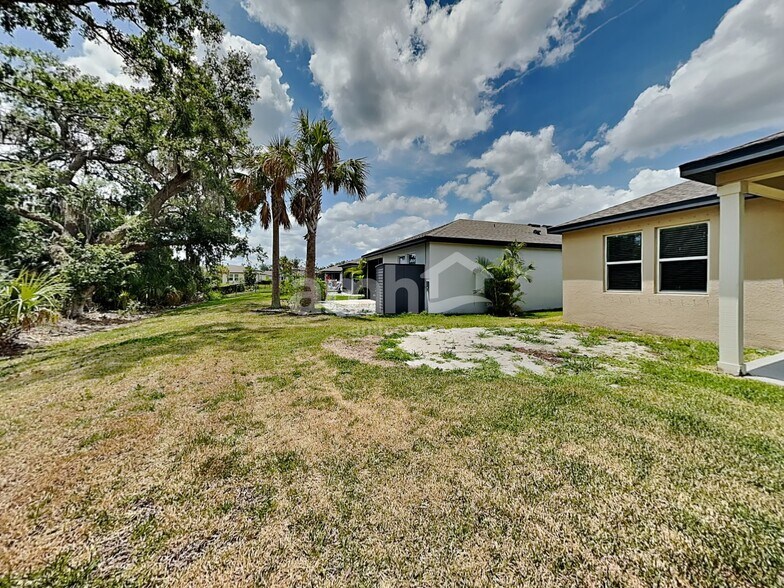 Building Photo - 8634 Firefly Pl