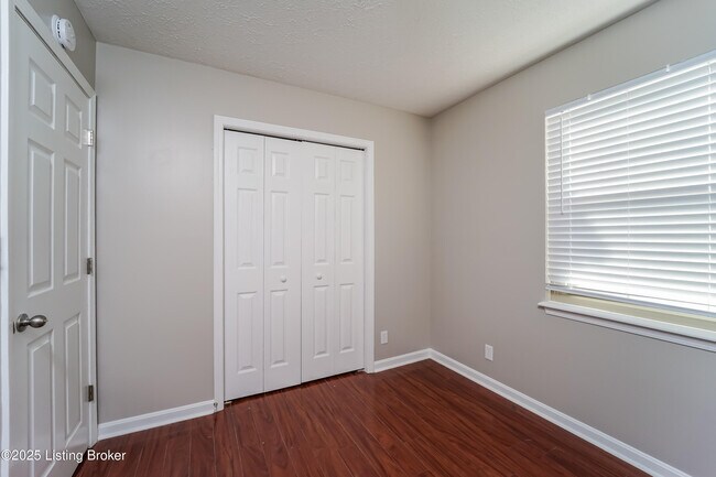 Building Photo - 3815 Hillcross Dr