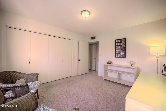 Building Photo - 252 Shadow Mountain Dr