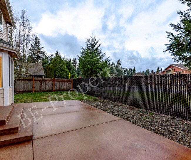 Building Photo - Puyallup Home