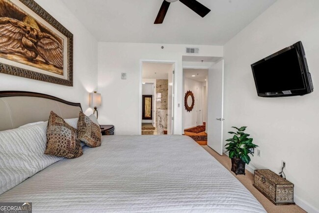 Building Photo - 711 Cosmopolitan Dr NE