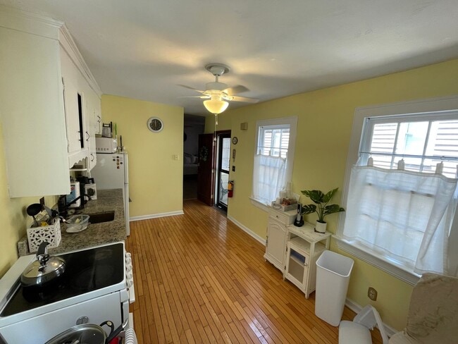 Building Photo - Historic Studio In Medical District-FULLY ...