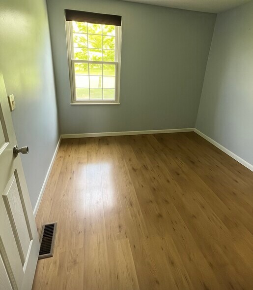 Building Photo - 5022 Stoneybrook Blvd