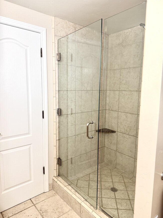 Building Photo - 1261 San Fernando Dr