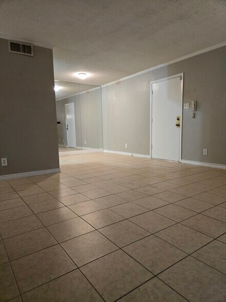 Building Photo - 1819 Babcock Rd