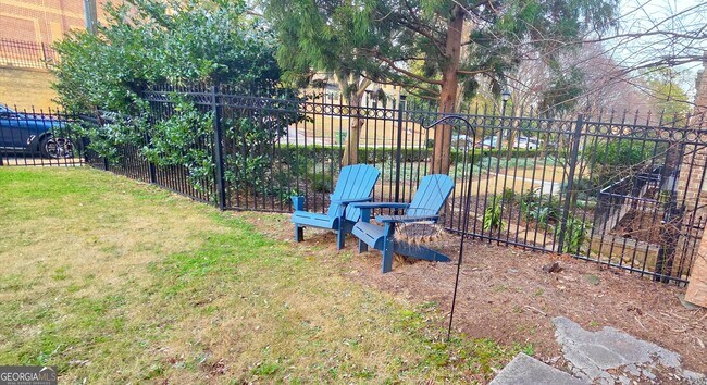 Building Photo - 21 Delmont Dr NE