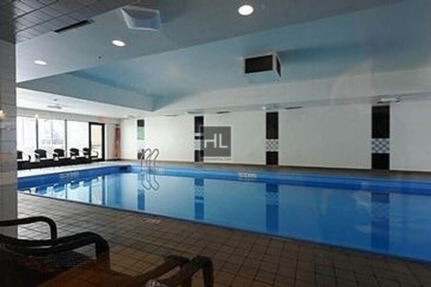 Building Photo - no fee 3 bedroom 2 bathroom with laundry -...