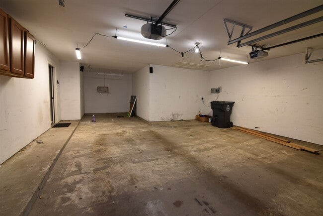 Building Photo - 122 Kentwood Ridge Ct