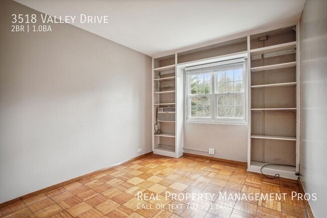 Building Photo - 3518 Valley Dr