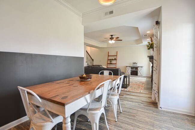 Building Photo - Pet Friendly Four Bedroom!